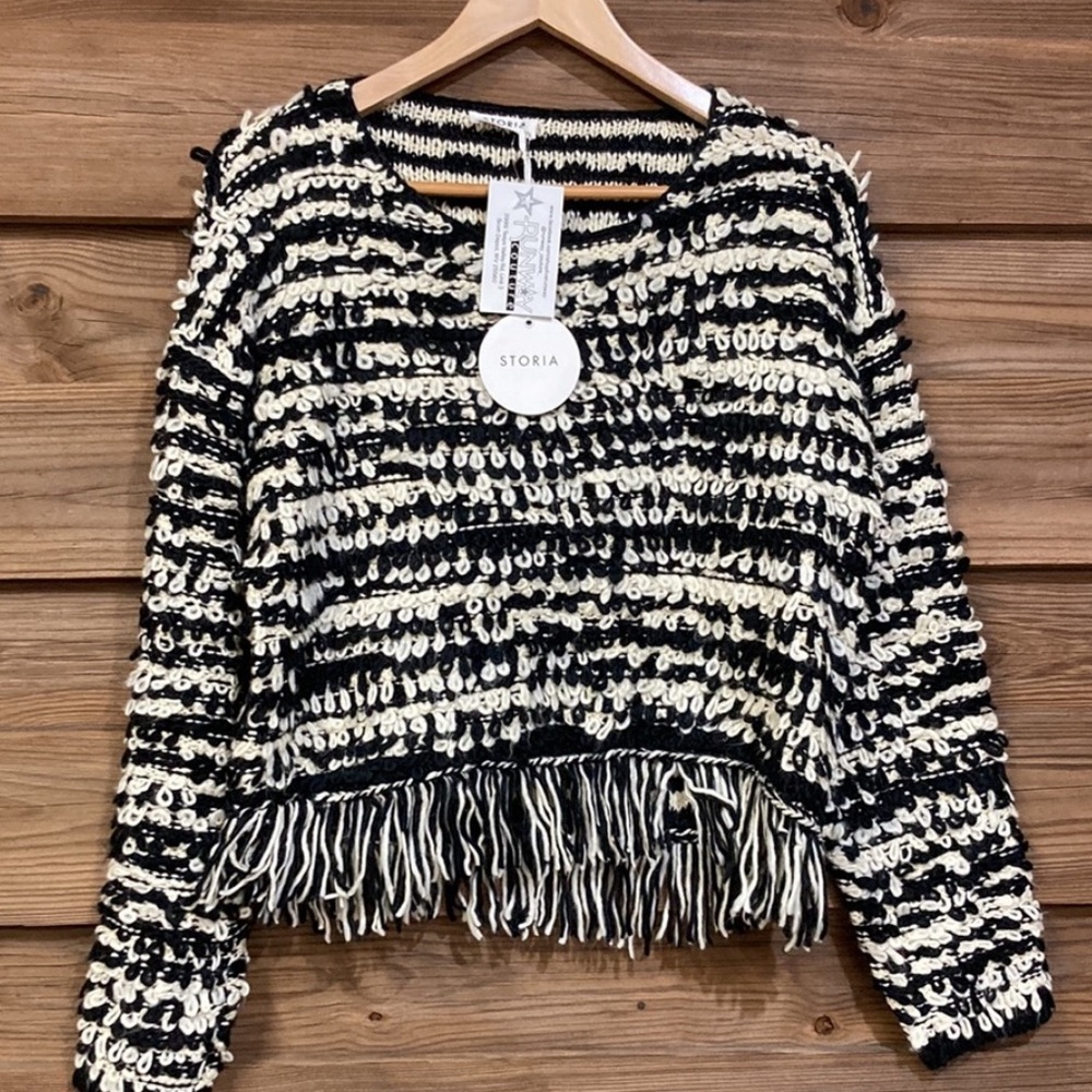 Storia Loop Kint Cropped Fringe Sweater-Perfect Fall & Winter Sweater!